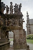 Guimiliau church enclosure, monumental calvary